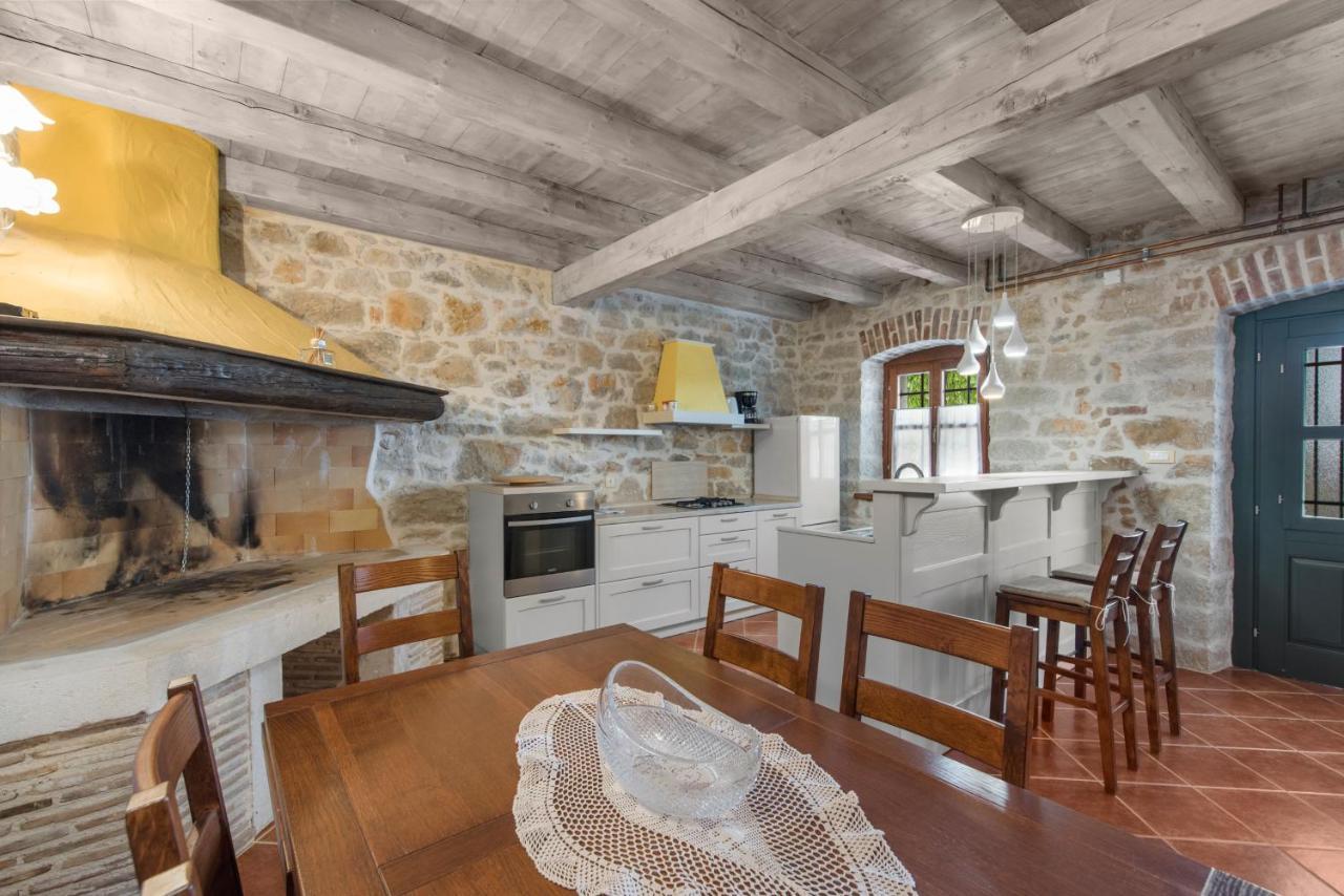 Villa Antonci-18, Pool, 3 Houses, Jacuzzi, Private Territory Antonci  Dış mekan fotoğraf