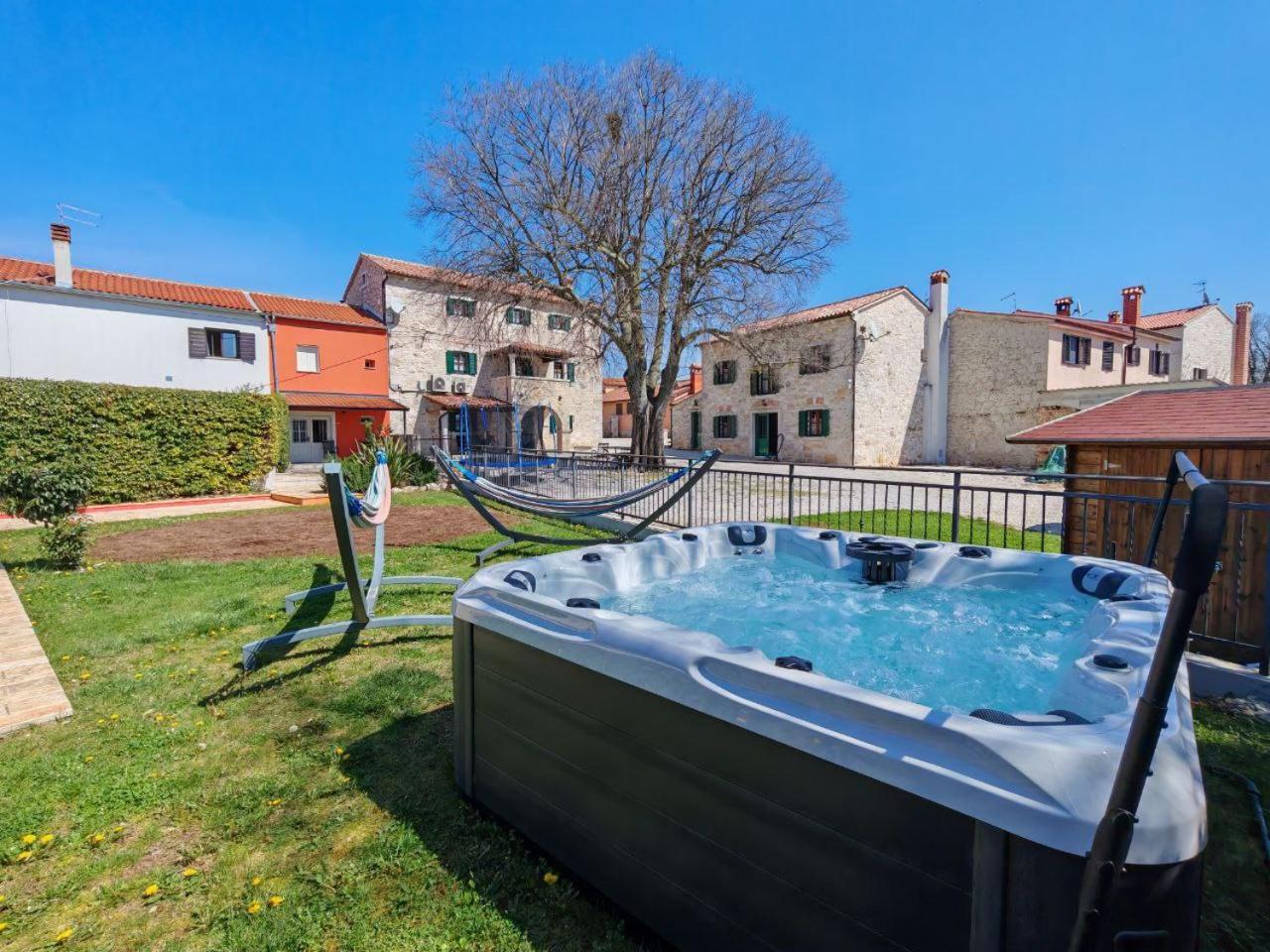 Villa Antonci-18, Pool, 3 Houses, Jacuzzi, Private Territory Antonci  Dış mekan fotoğraf